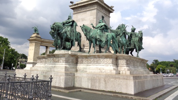 Budapest herosquare monument