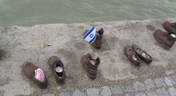 shoes Danube budapest